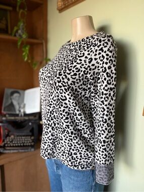 Cynthia Rowley Leopard Print Soft Long Sleeve Sweater Women’s XS Quiet Luxury